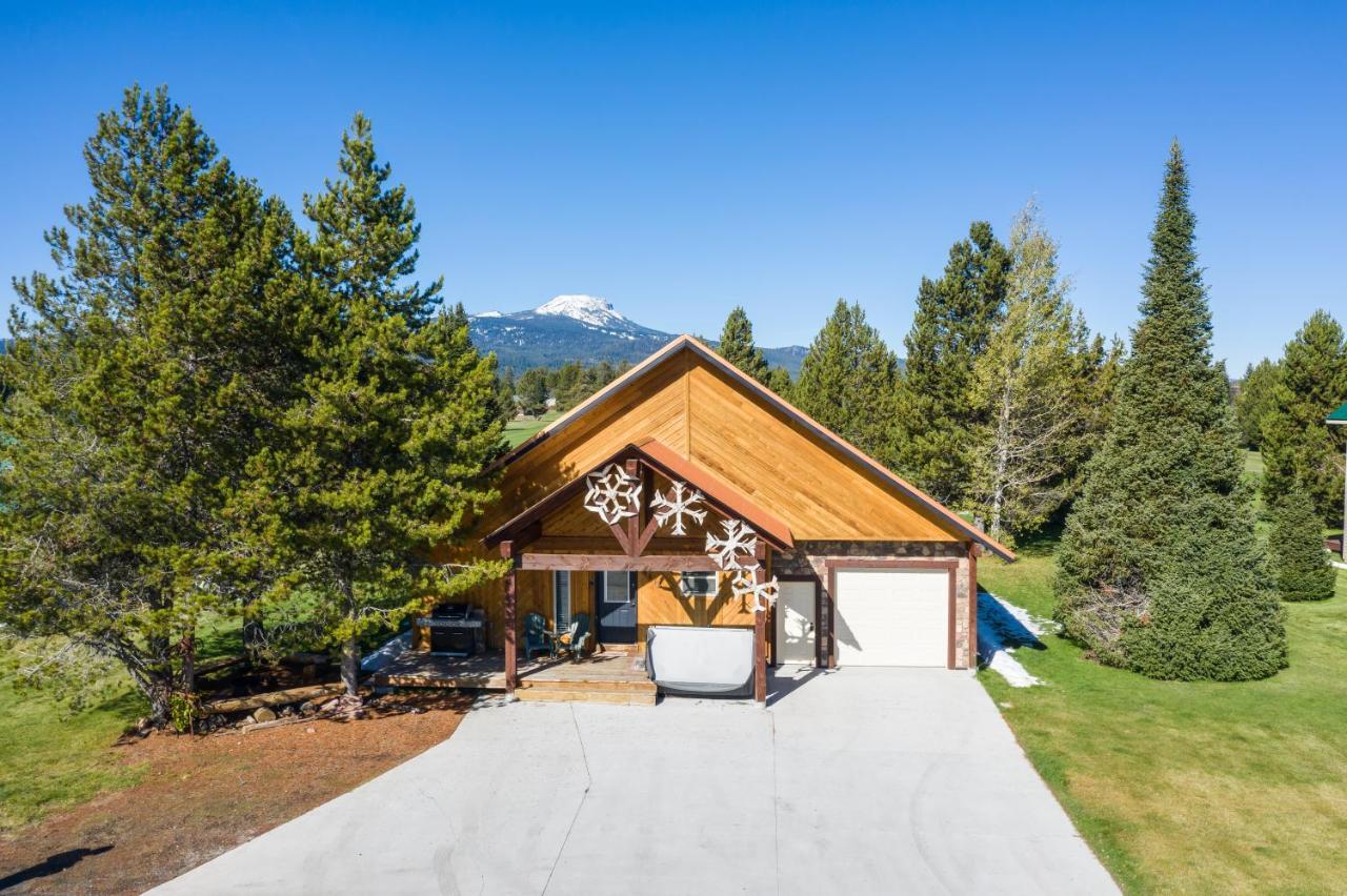 Huckleberry Hollow By Kabino Hot Tub Firepit Ps2 Satellite Grill Wifi Golf Course Island Park Exteriér fotografie