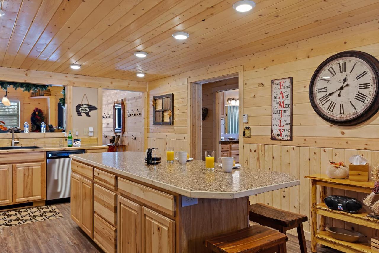 Huckleberry Hollow By Kabino Hot Tub Firepit Ps2 Satellite Grill Wifi Golf Course Island Park Exteriér fotografie