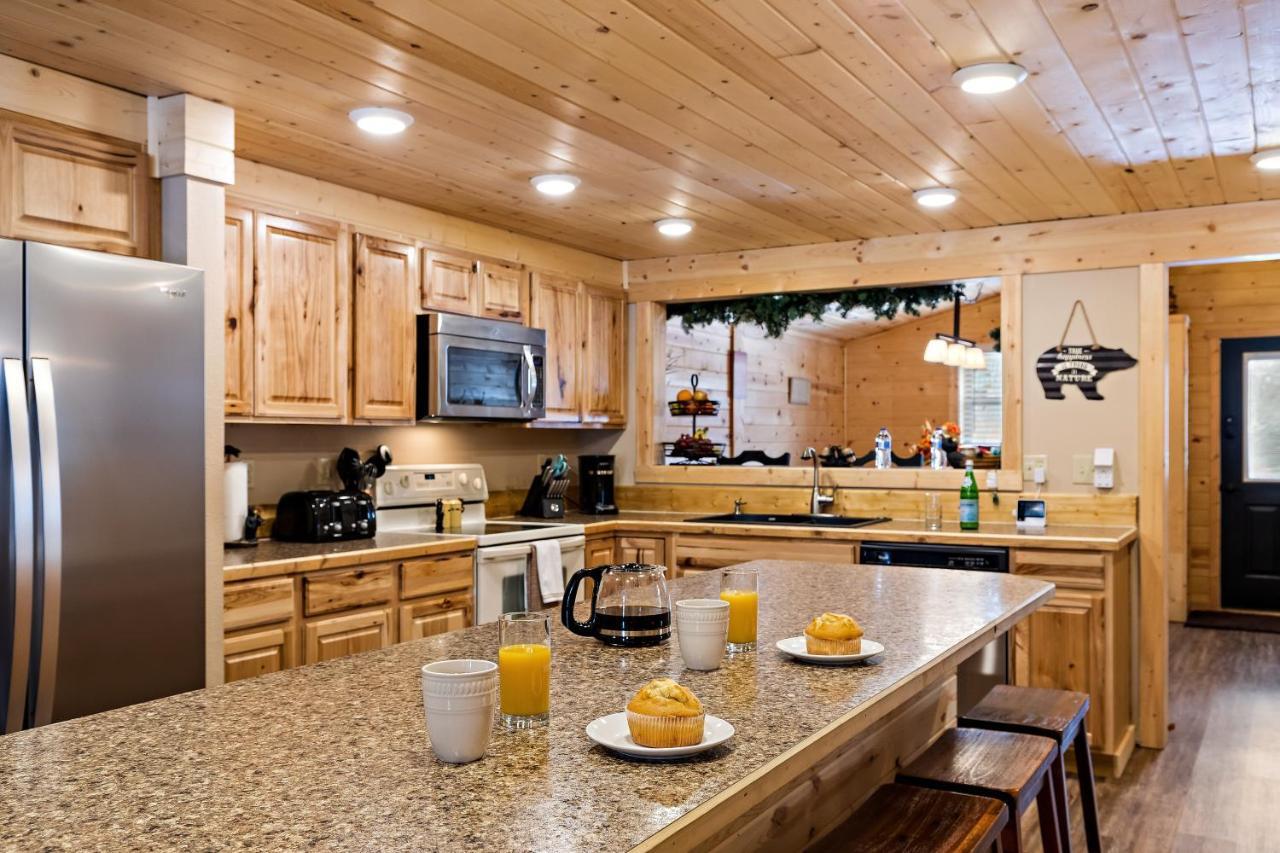 Huckleberry Hollow By Kabino Hot Tub Firepit Ps2 Satellite Grill Wifi Golf Course Island Park Exteriér fotografie