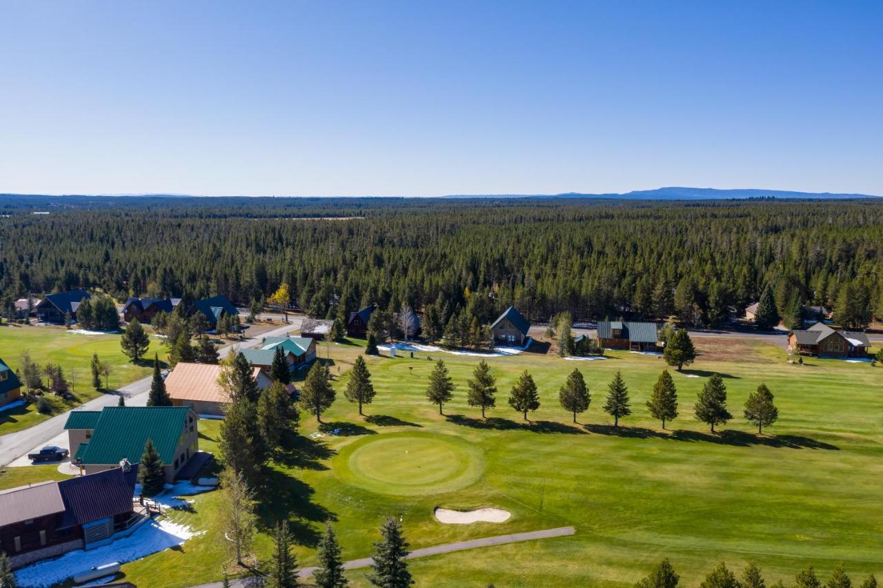 Huckleberry Hollow By Kabino Hot Tub Firepit Ps2 Satellite Grill Wifi Golf Course Island Park Exteriér fotografie
