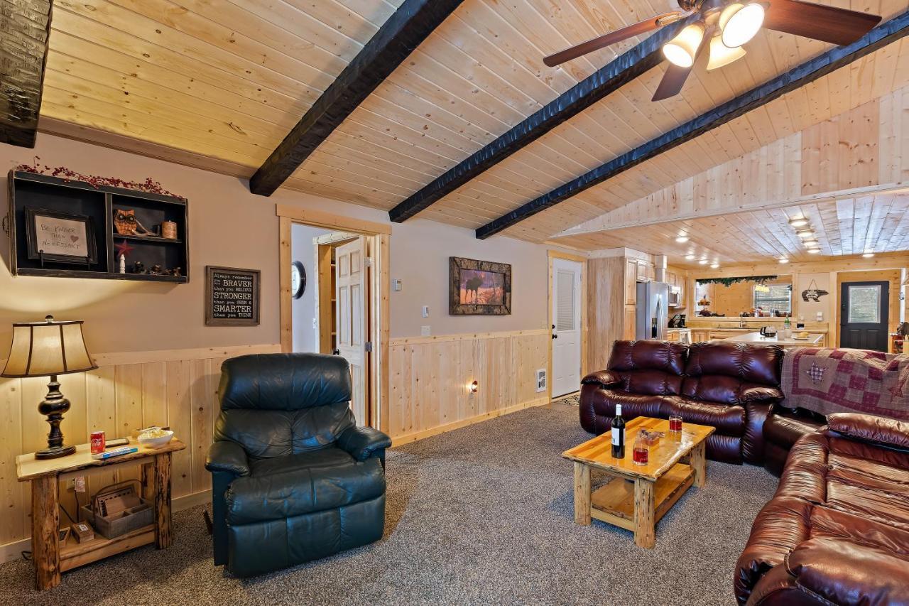 Huckleberry Hollow By Kabino Hot Tub Firepit Ps2 Satellite Grill Wifi Golf Course Island Park Exteriér fotografie