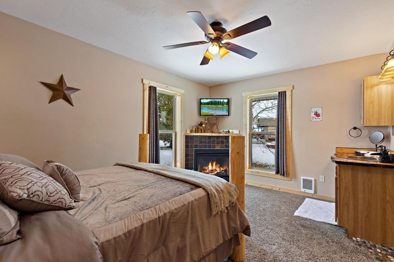 Huckleberry Hollow By Kabino Hot Tub Firepit Ps2 Satellite Grill Wifi Golf Course Island Park Exteriér fotografie