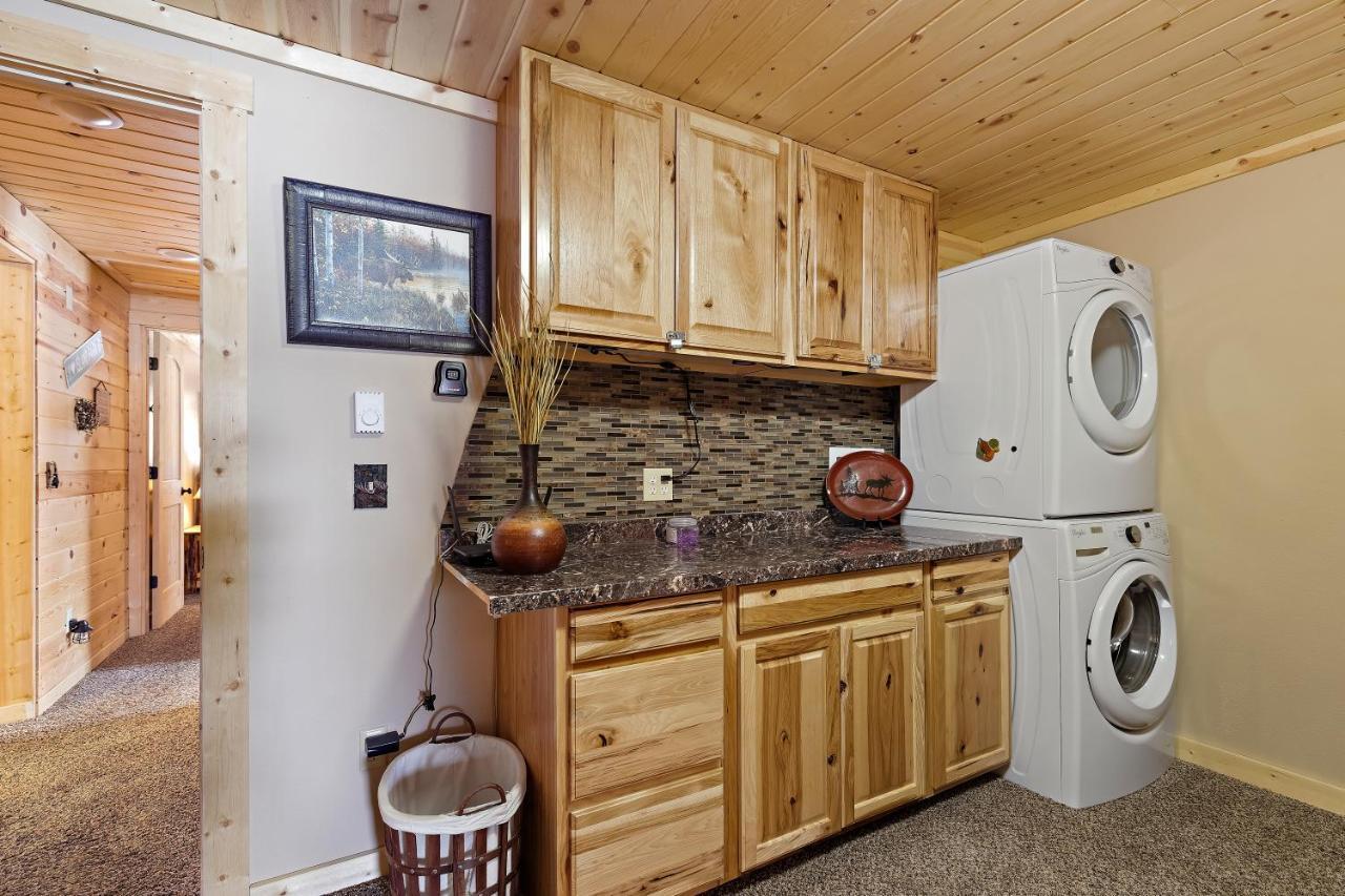 Huckleberry Hollow By Kabino Hot Tub Firepit Ps2 Satellite Grill Wifi Golf Course Island Park Exteriér fotografie