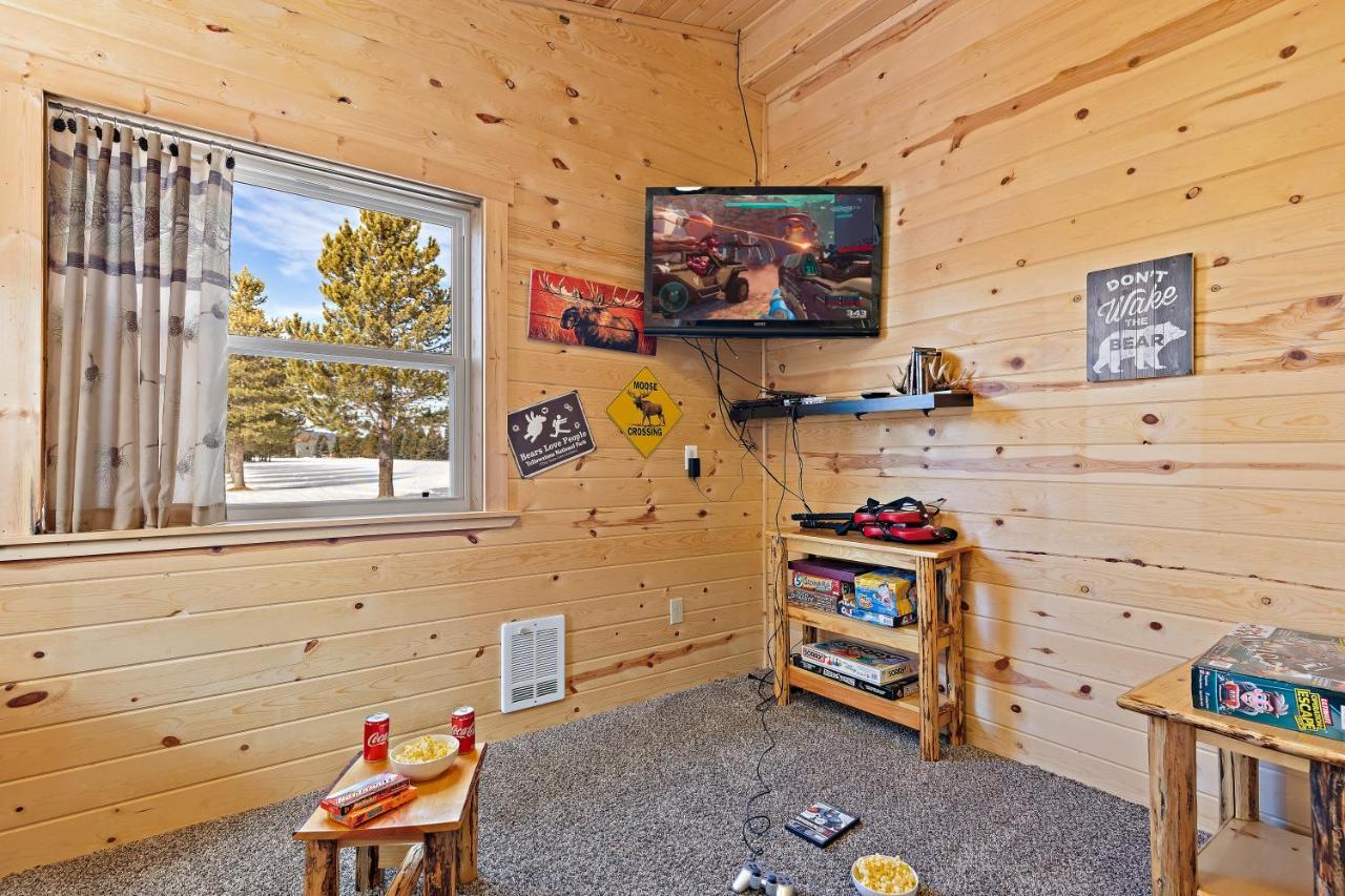 Huckleberry Hollow By Kabino Hot Tub Firepit Ps2 Satellite Grill Wifi Golf Course Island Park Exteriér fotografie